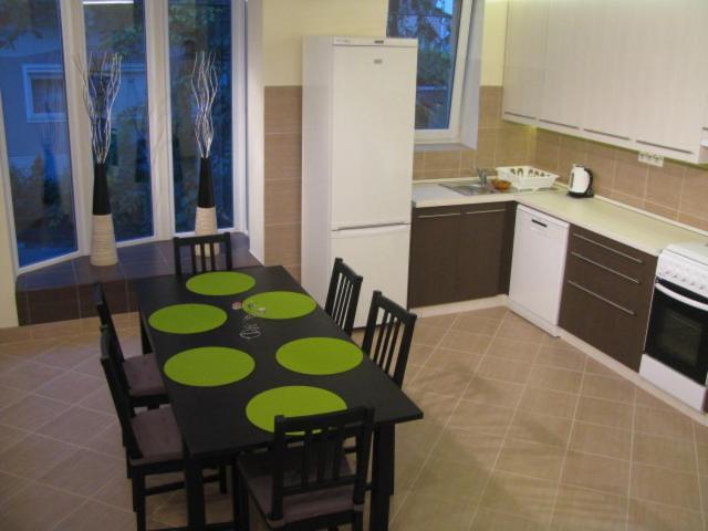 Ovarosban 1-2 Fotol 8-10 Foig Kenyelmes Szallas Apartament