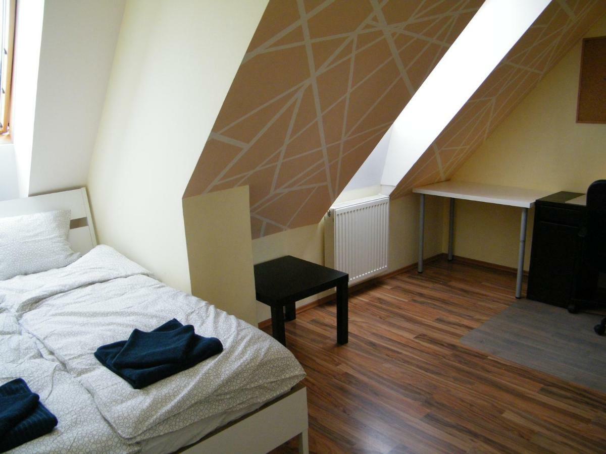Apartament Ovarosban 1-2 Fotol 8-10 Foig Kenyelmes Szallas Debreţin