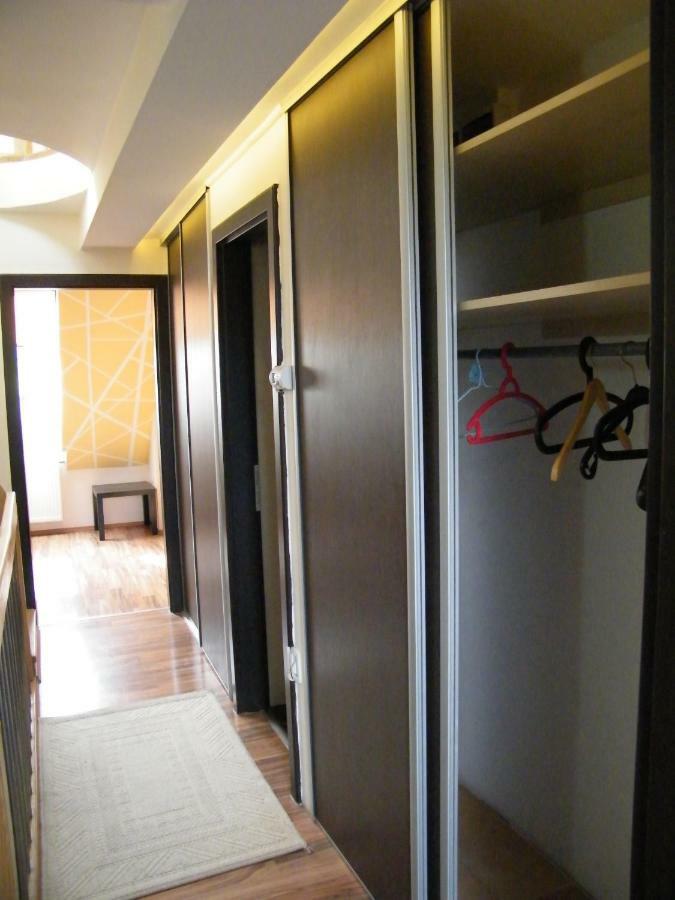 Apartament Ovarosban 1-2 Fotol 8-10 Foig Kenyelmes Szallas *